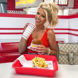 Meet your Posher, Sarah